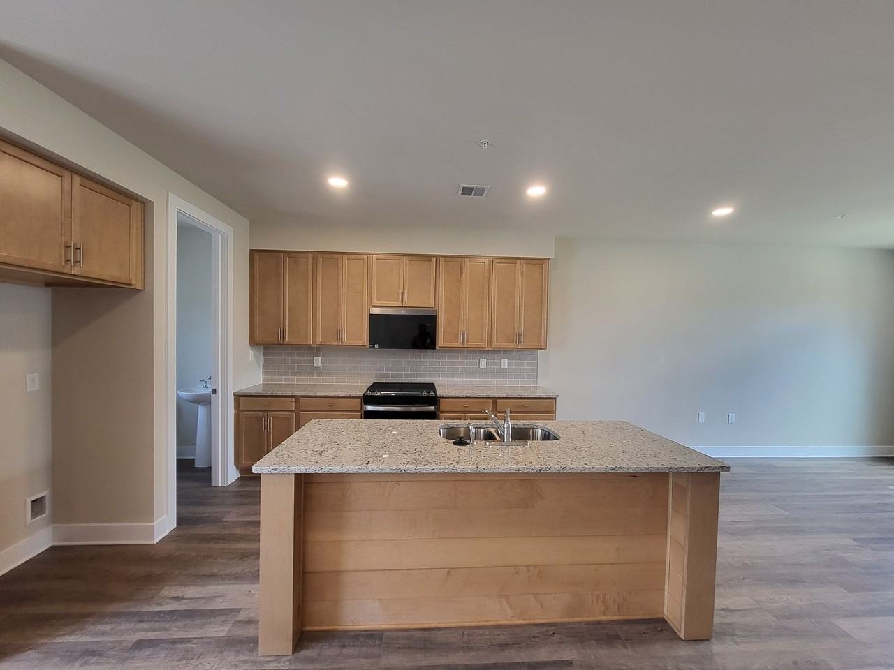1108 Ashworth St - Photo 5 of 23