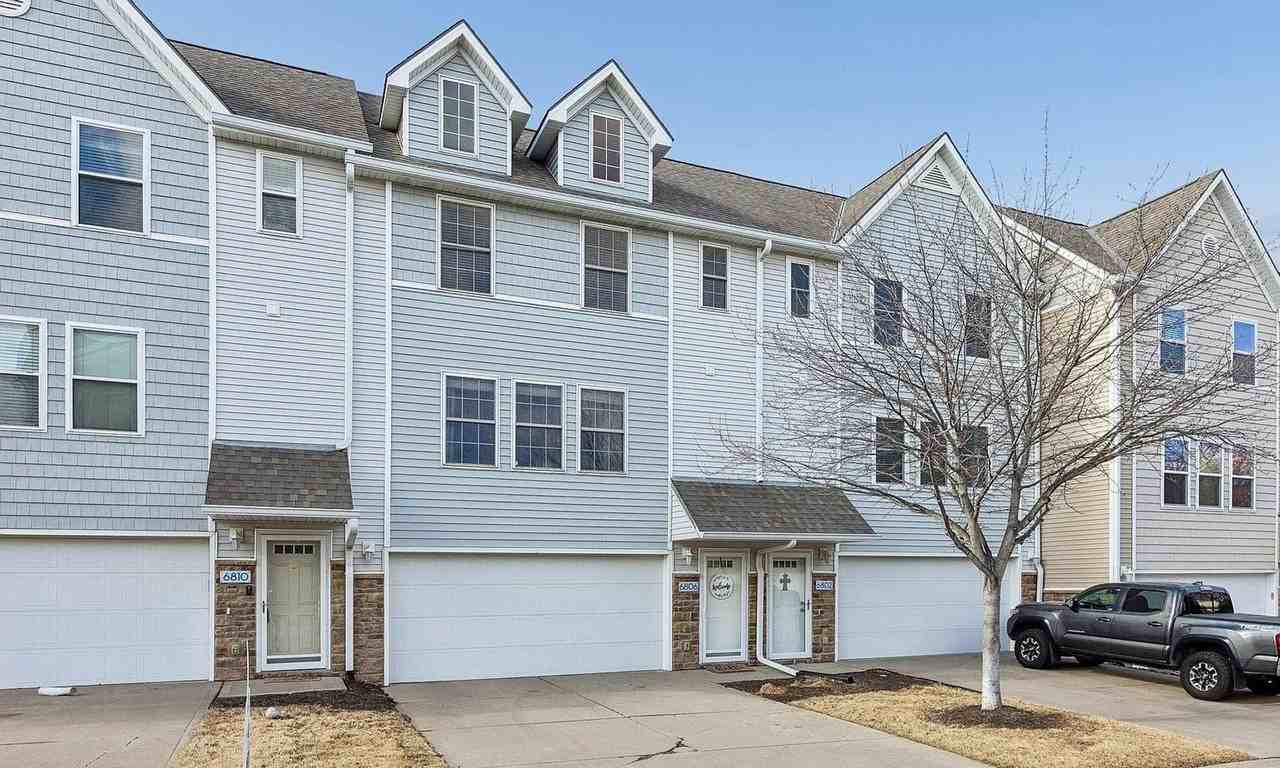 6806 S 182nd Ct - Photo 2 of 21