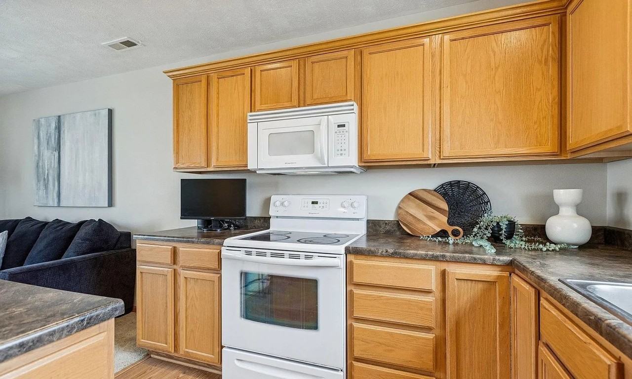 6806 S 182nd Ct - Photo 7 of 21