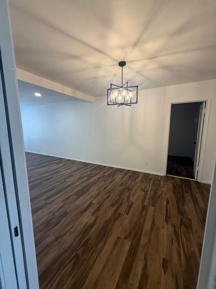 8906 Lexington Ave Ne - Photo 6 of 26