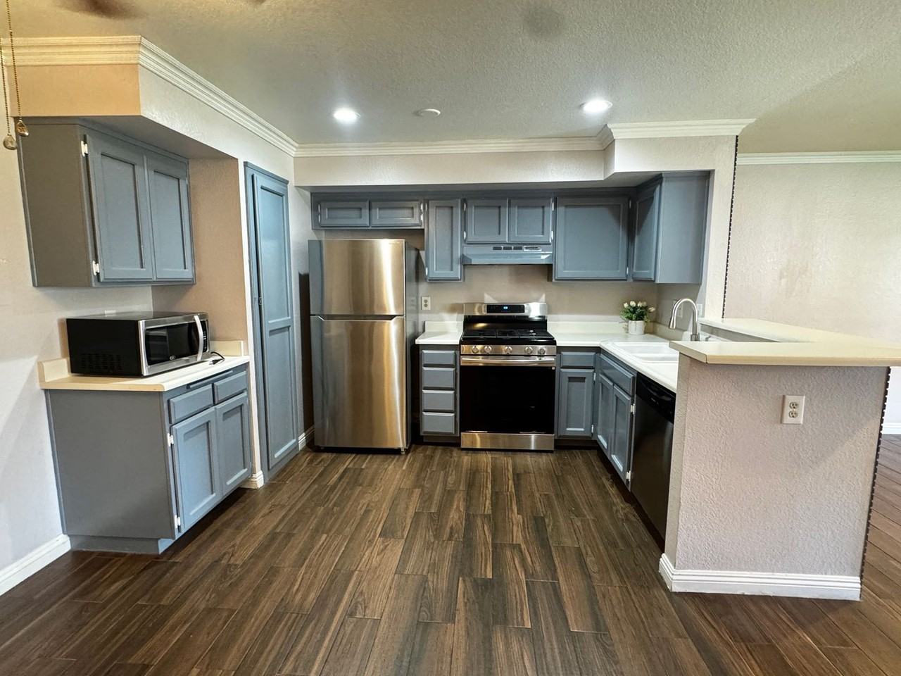 151 Majestic Ct #602 - Photo 6 of 19