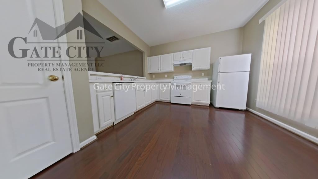 3983 Elizabeth Glen Way - Photo 2 of 17