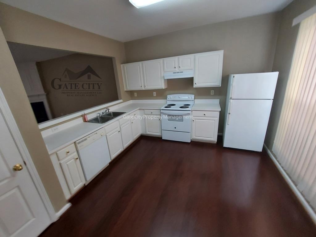 3983 Elizabeth Glen Way - Photo 3 of 17