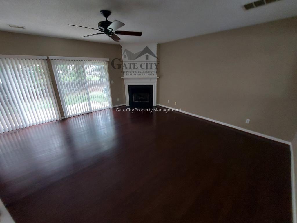 3983 Elizabeth Glen Way - Photo 5 of 17