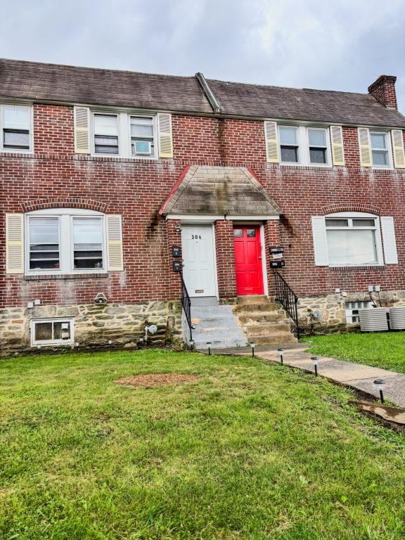 304 E Essex Ave - Photo 2 of 18