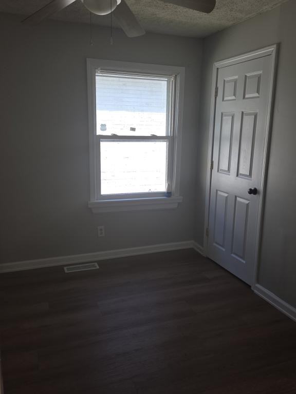 909 N Brady St - Photo 5 of 11