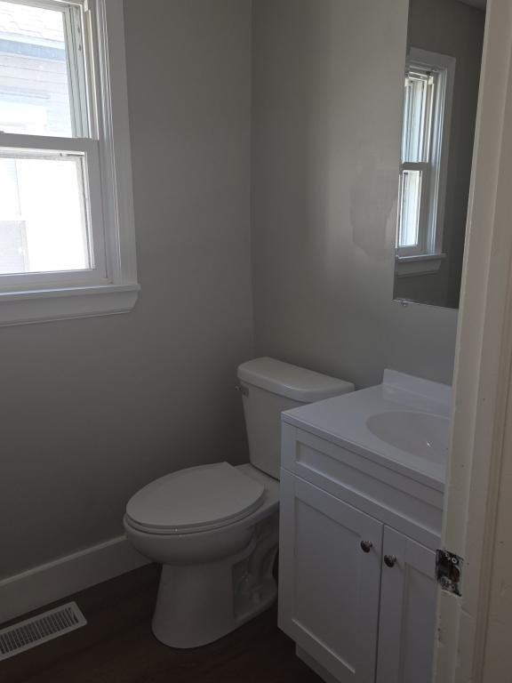 909 N Brady St - Photo 7 of 11