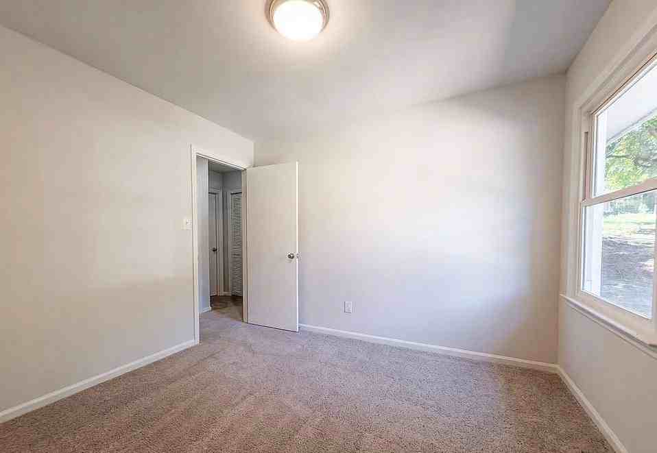 5315 Westminster Drive - Photo 4 of 12