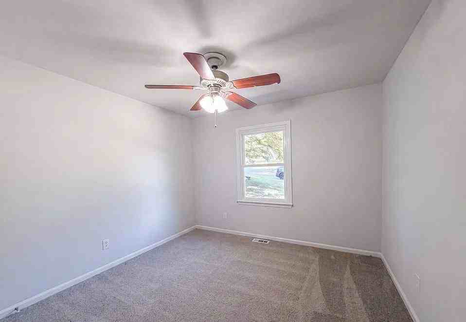 5315 Westminster Drive - Photo 6 of 12