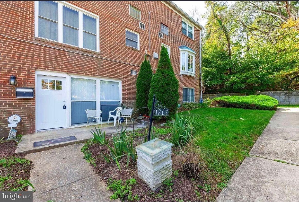 1807 Addison Rd S - Photo 2 of 14