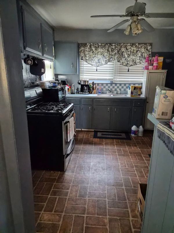 1115 S 18th St - Photo 4 of 6