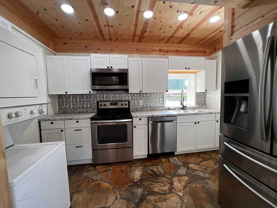 780 Main St - Photo 3 of 7