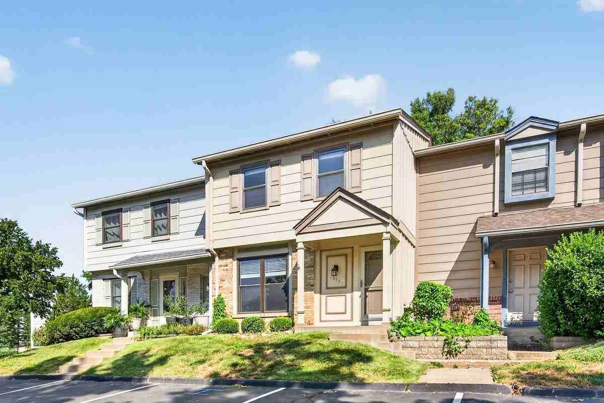 13391 Hiddendale Ln - Photo 3 of 44
