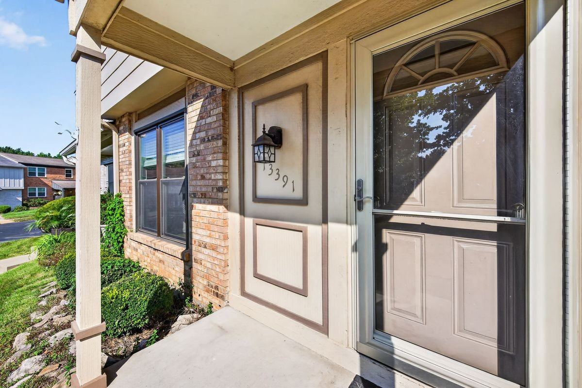 13391 Hiddendale Ln - Photo 4 of 44