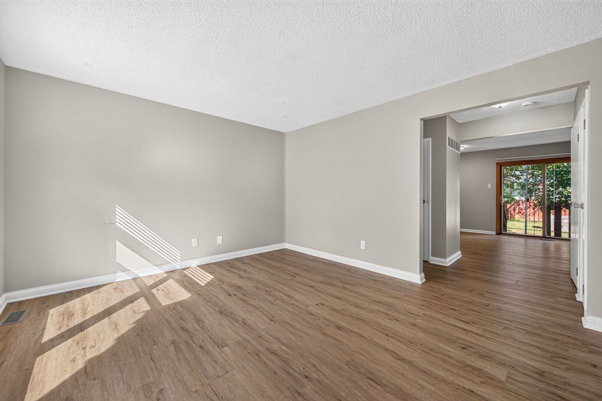 13391 Hiddendale Ln - Photo 5 of 44