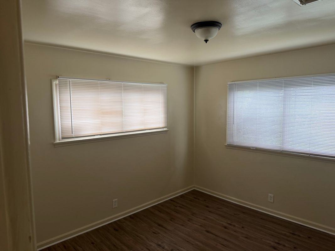 1453 1/2 W 101st St - Photo 5 of 6