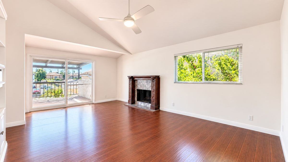 1002 W Huntington Dr - Photo 2 of 3