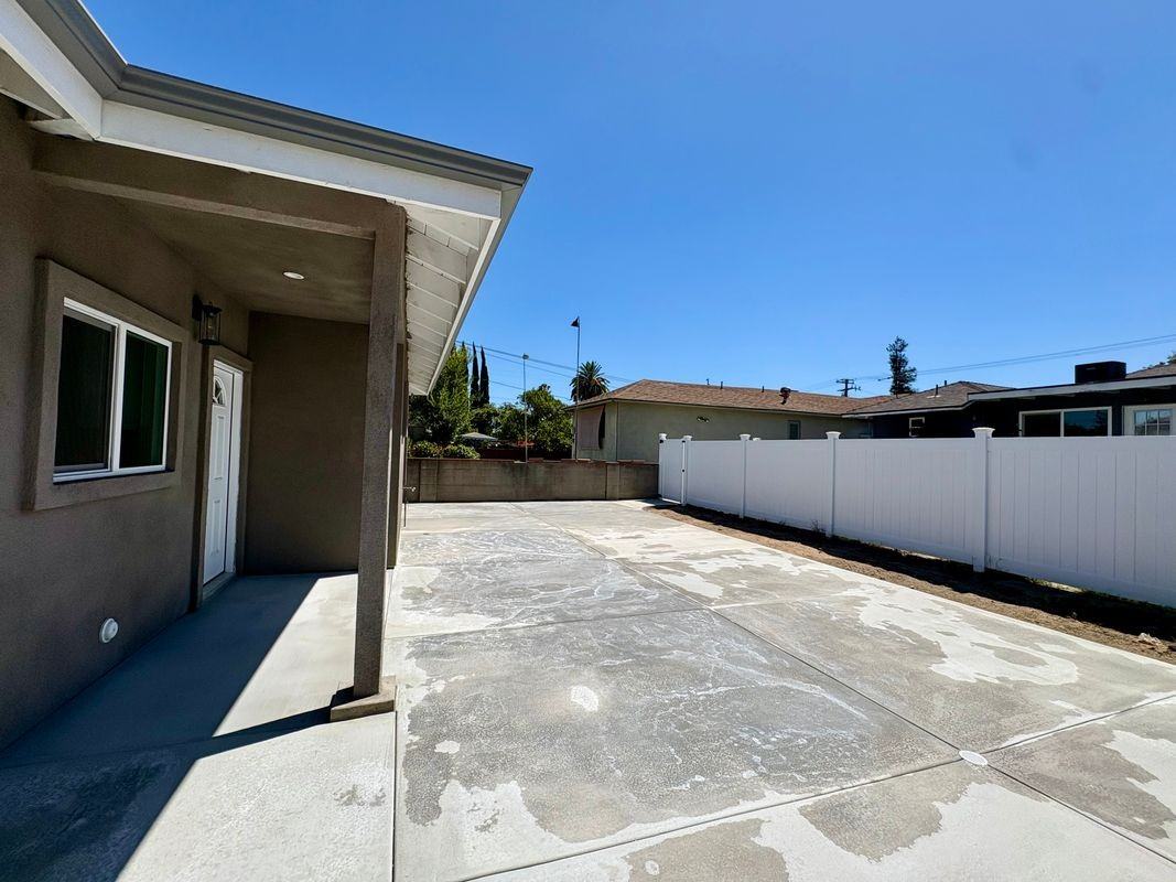 5928 N Muscatel Ave - Photo 4 of 19