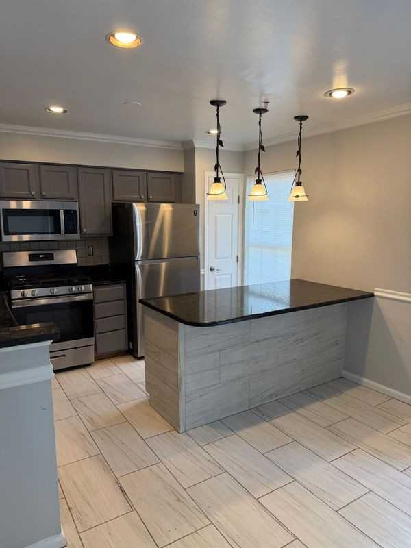 1503 Town View Ct - Photo 2 of 5
