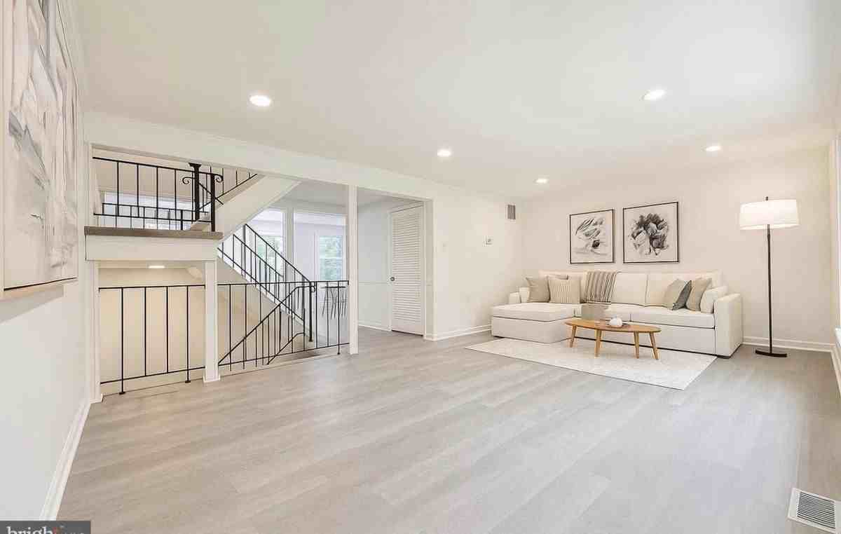 7950 Central Park Cir - Photo 4 of 18