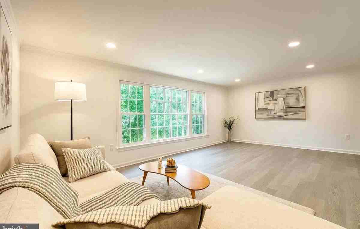 7950 Central Park Cir - Photo 5 of 18