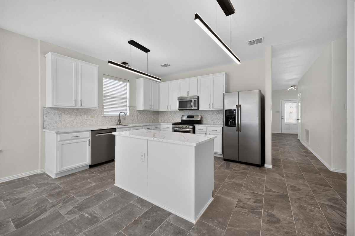 1521 Stanford Dr - Photo 5 of 27