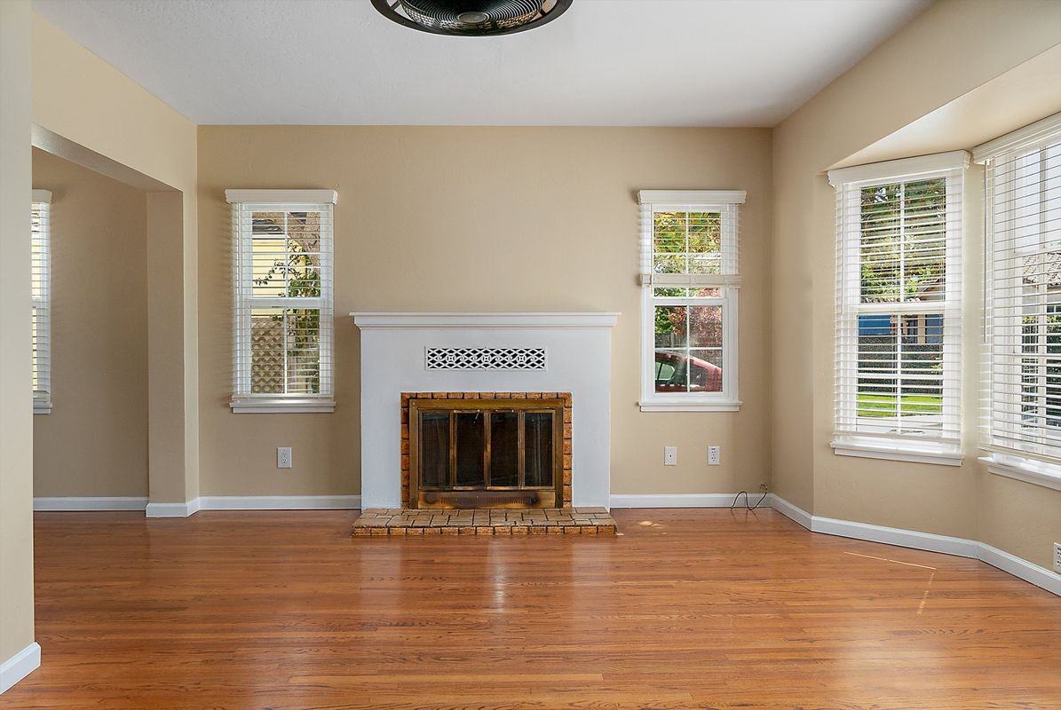 152 Palm Court Dr - Photo 3 of 17