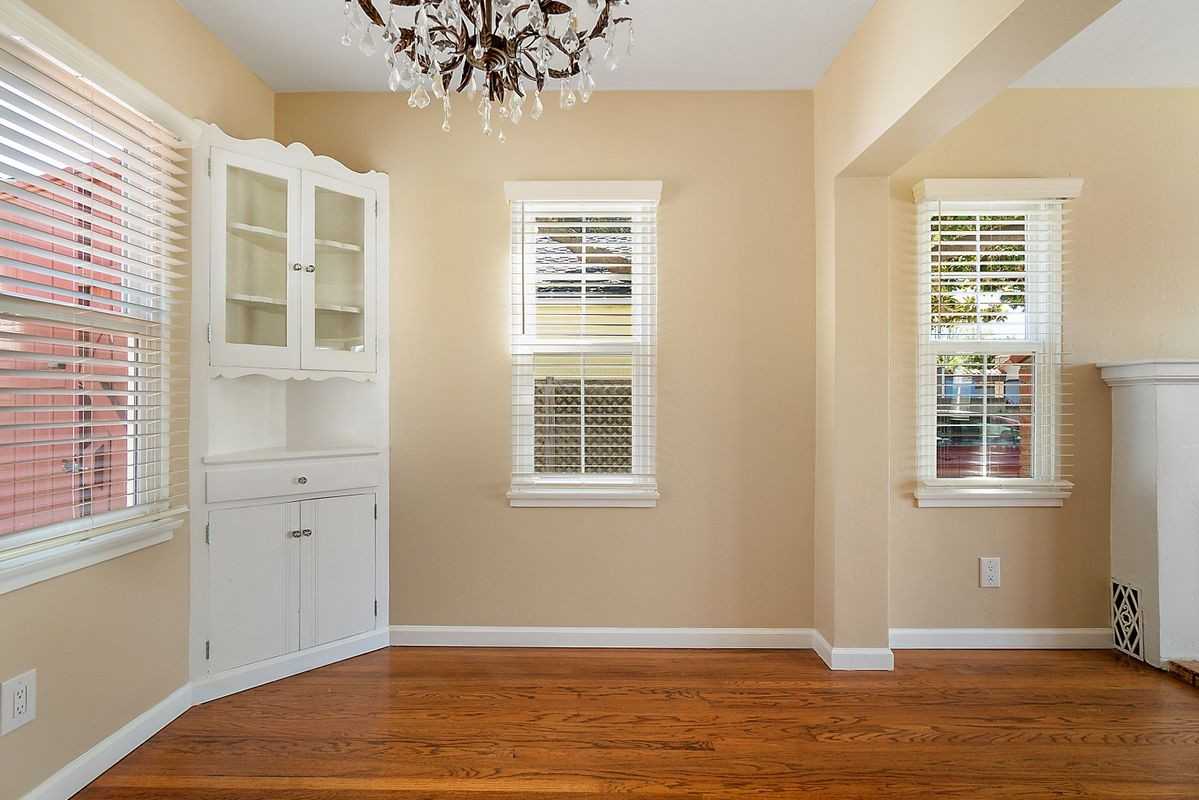 152 Palm Court Dr - Photo 5 of 17