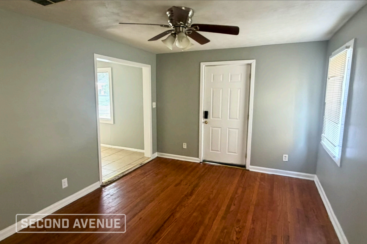2461 Lowell Ave - Photo 2 of 15