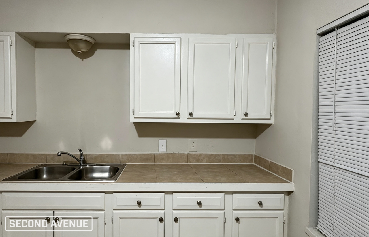 2409 28th Ave N - Photo 3 of 7