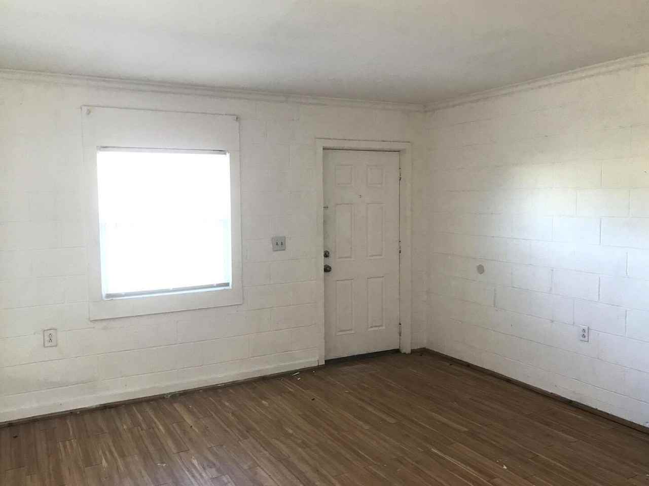 1341 Lewis St - Photo 2 of 5
