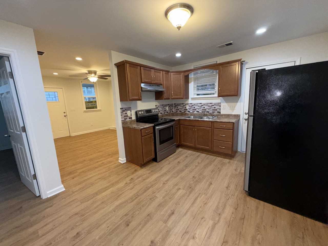 212 Romney St - Photo 3 of 46