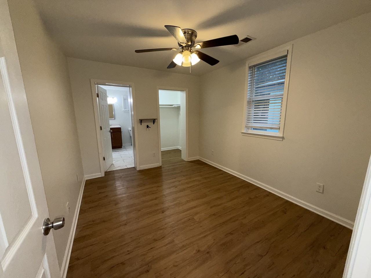 212 Romney St - Photo 7 of 46