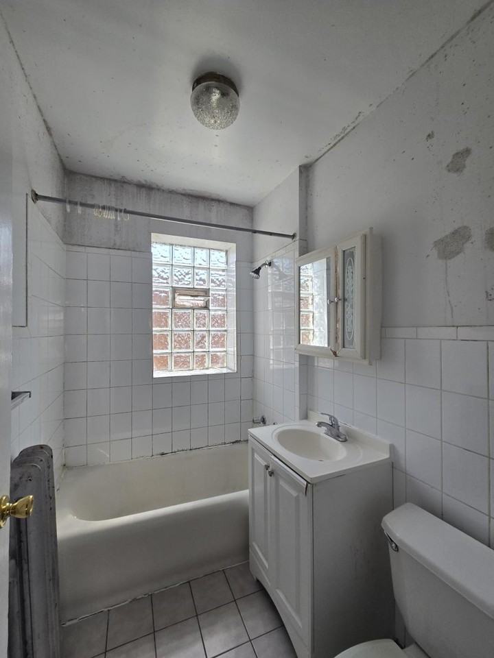 5030 N Springfield Ave #3W - Photo 6 of 8