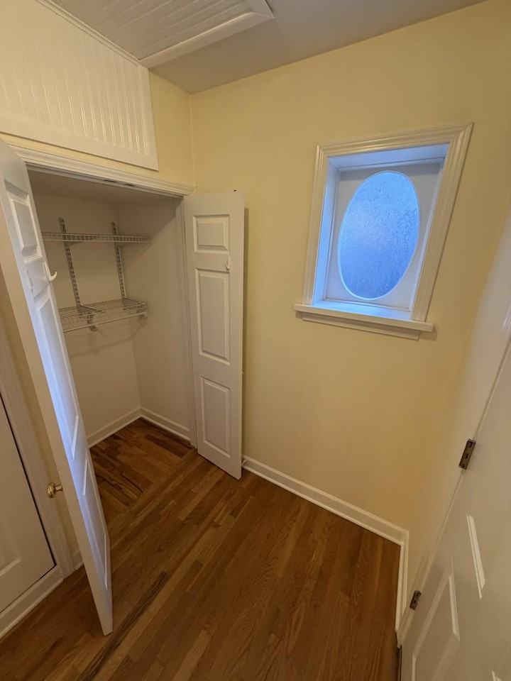 1242 N Bosworth Ave #1F - Photo 4 of 14