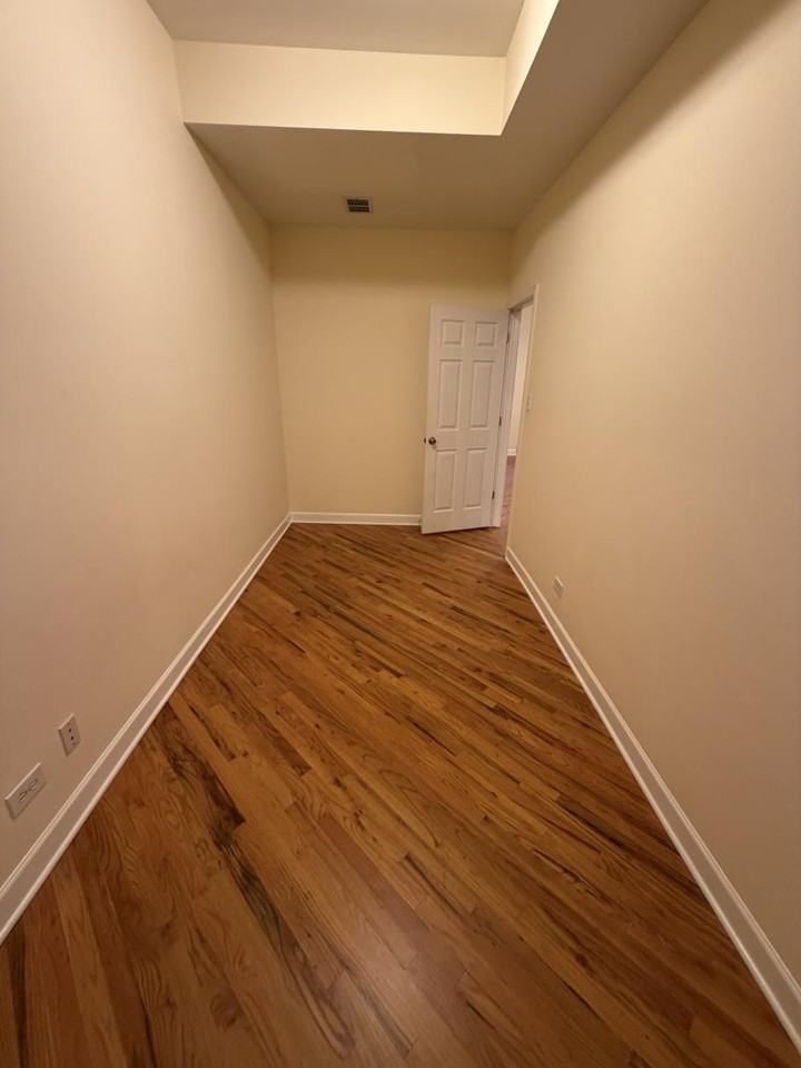 1242 N Bosworth Ave #1F - Photo 5 of 14