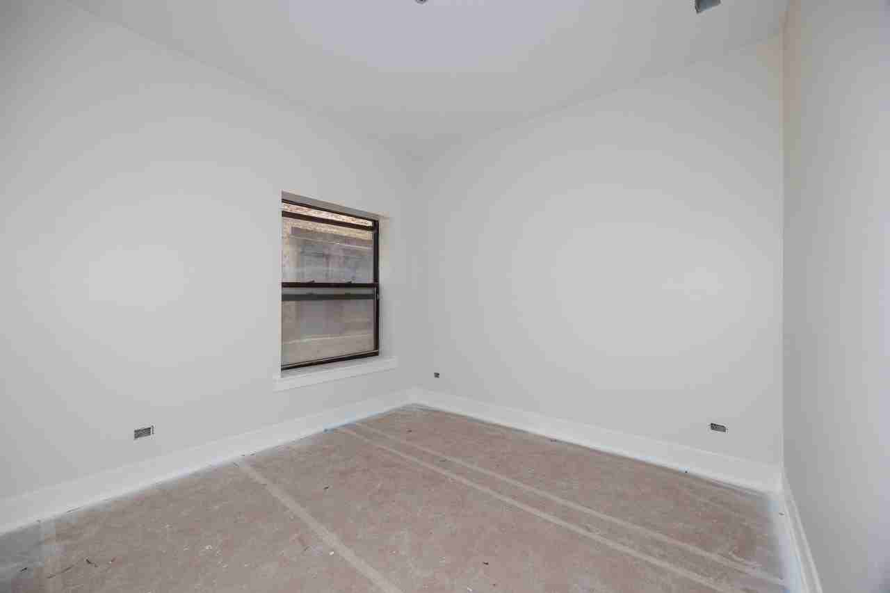 4335 N Dayton St #2 - Photo 4 of 12