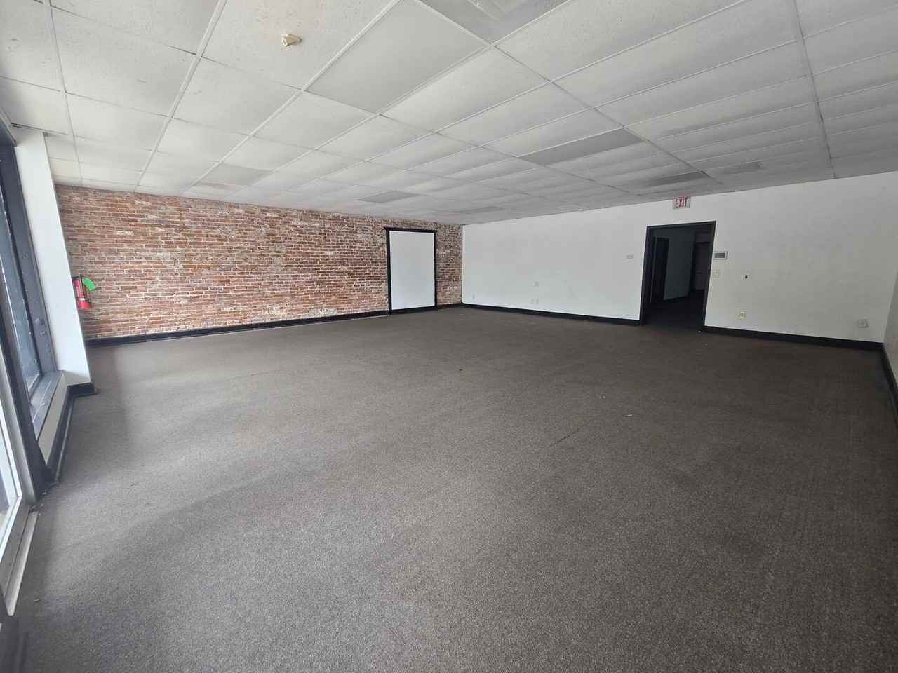 617 N Irwin St - Photo 2 of 10