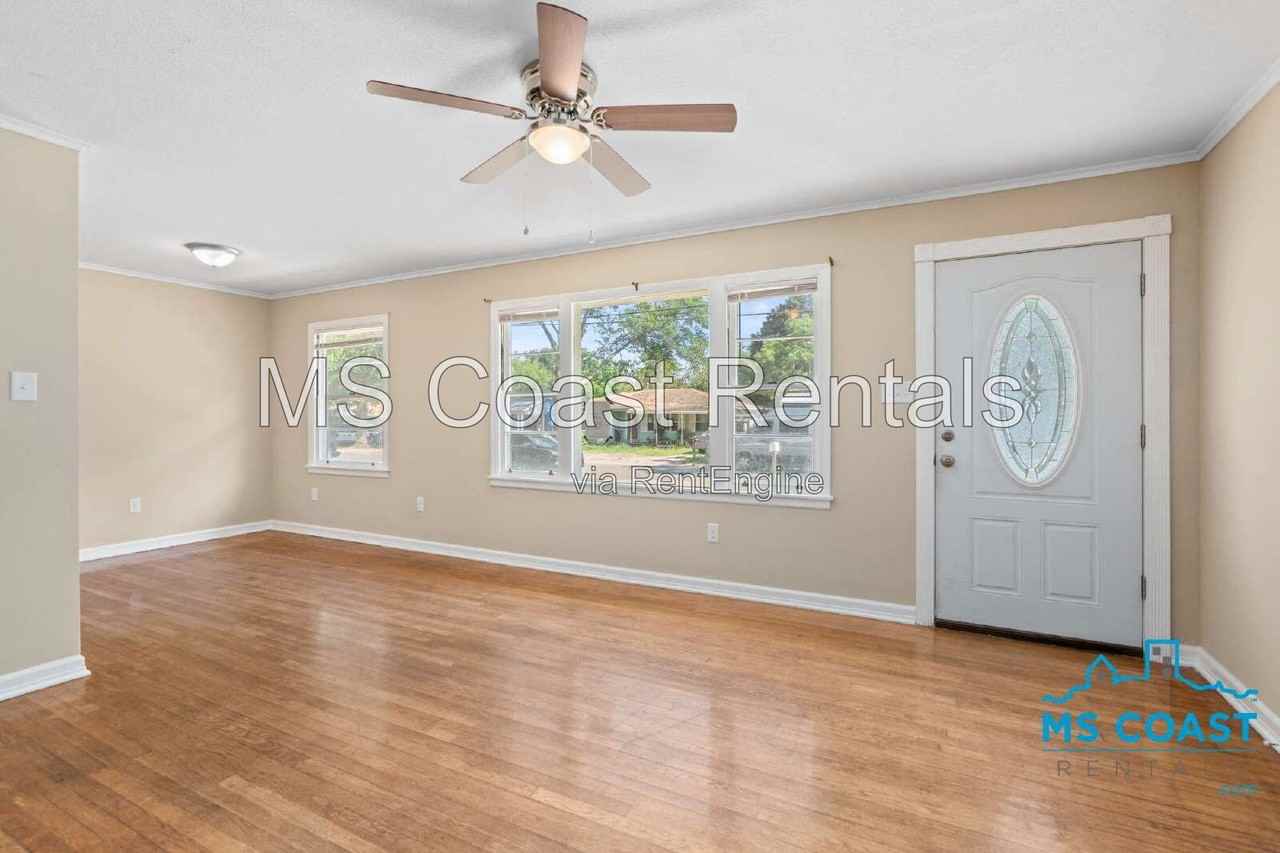 2050 North Dr - Photo 4 of 18