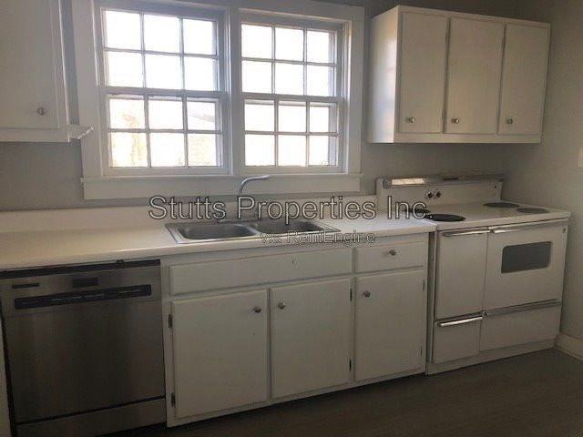 1544 Sherrod Ave - Photo 5 of 15