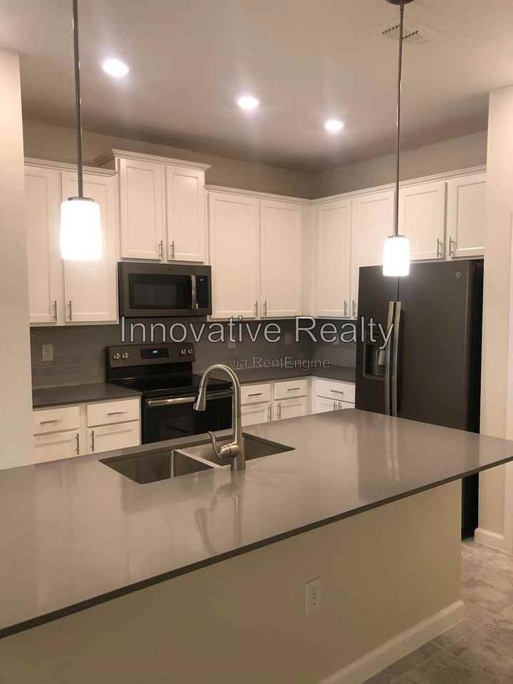 10046 Red Eagle Dr - Photo 4 of 24