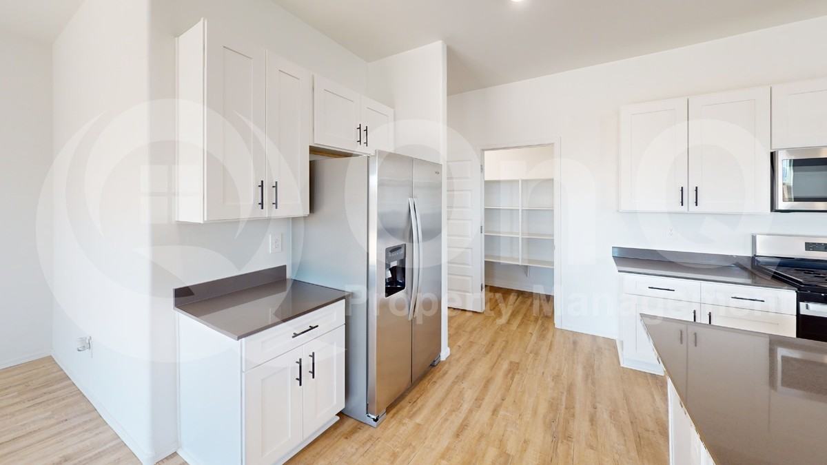 10419 W Guildford Ln - Photo 5 of 26