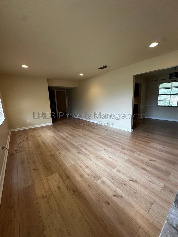 2719 Merrie Oaks Rd - Photo 3 of 46
