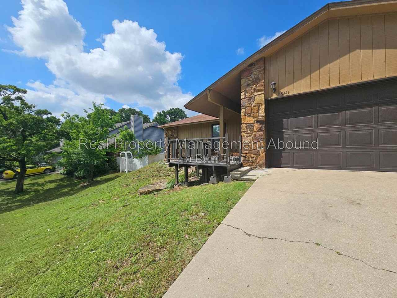 18341 Woodcrest Ln - Photo 6 of 29