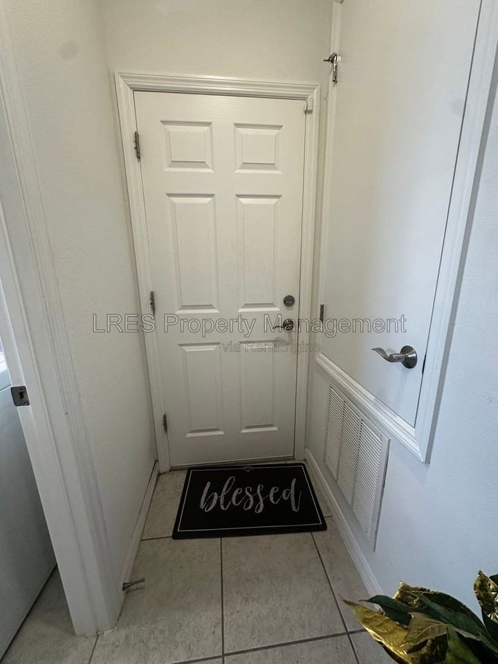 3130 Amaranth St - Photo 4 of 32
