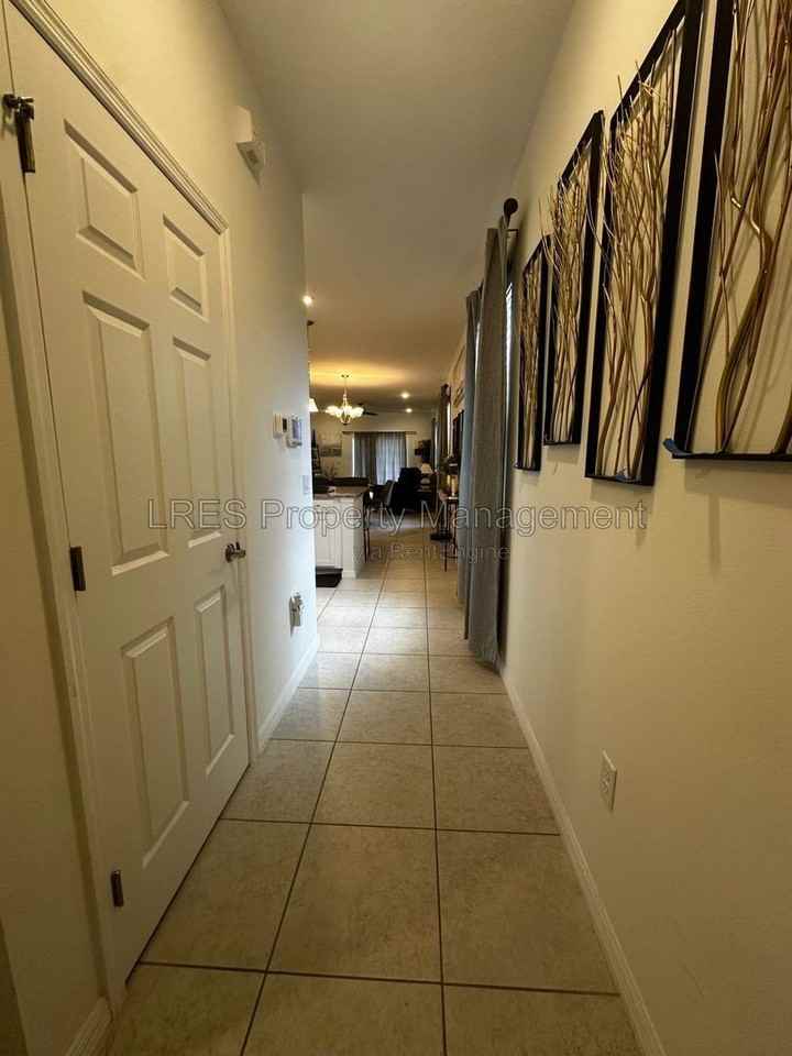 3130 Amaranth St - Photo 5 of 32