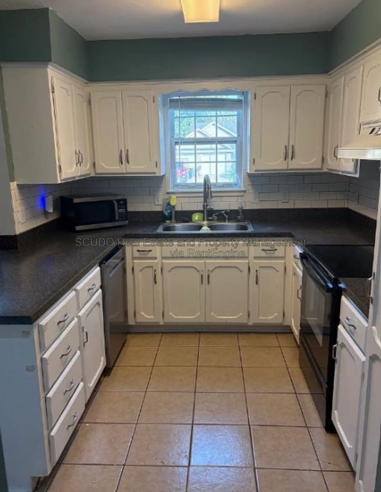 11834 Virginia Ave - Photo 4 of 16