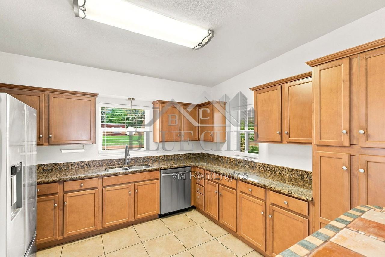 6714 Nina Rosa Dr #B - Photo 2 of 23