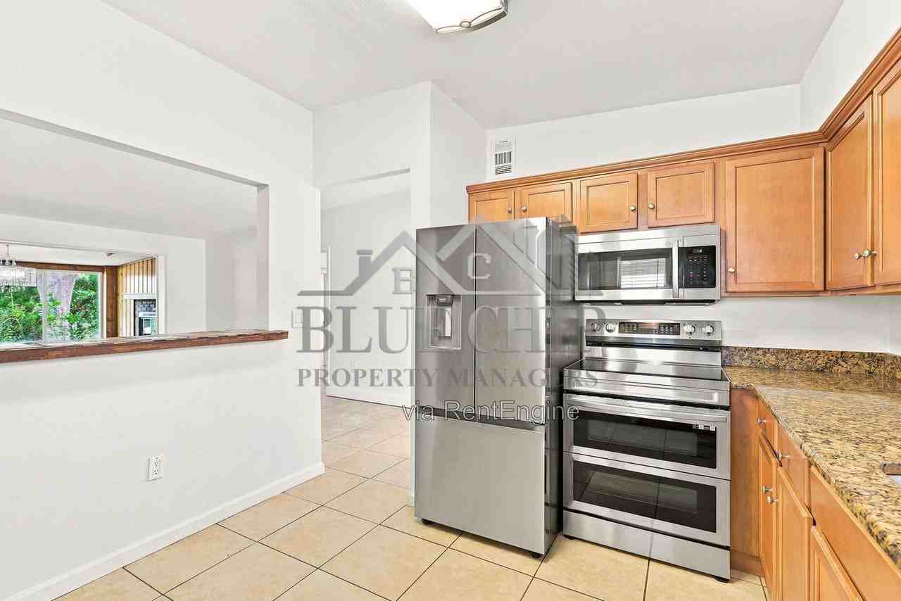 6714 Nina Rosa Dr #B - Photo 3 of 23