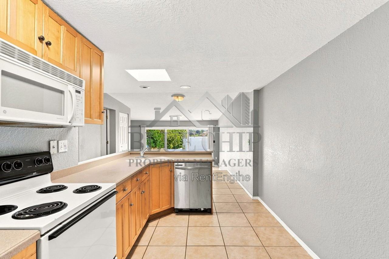 6714 Nina Rosa Dr #B - Photo 5 of 23